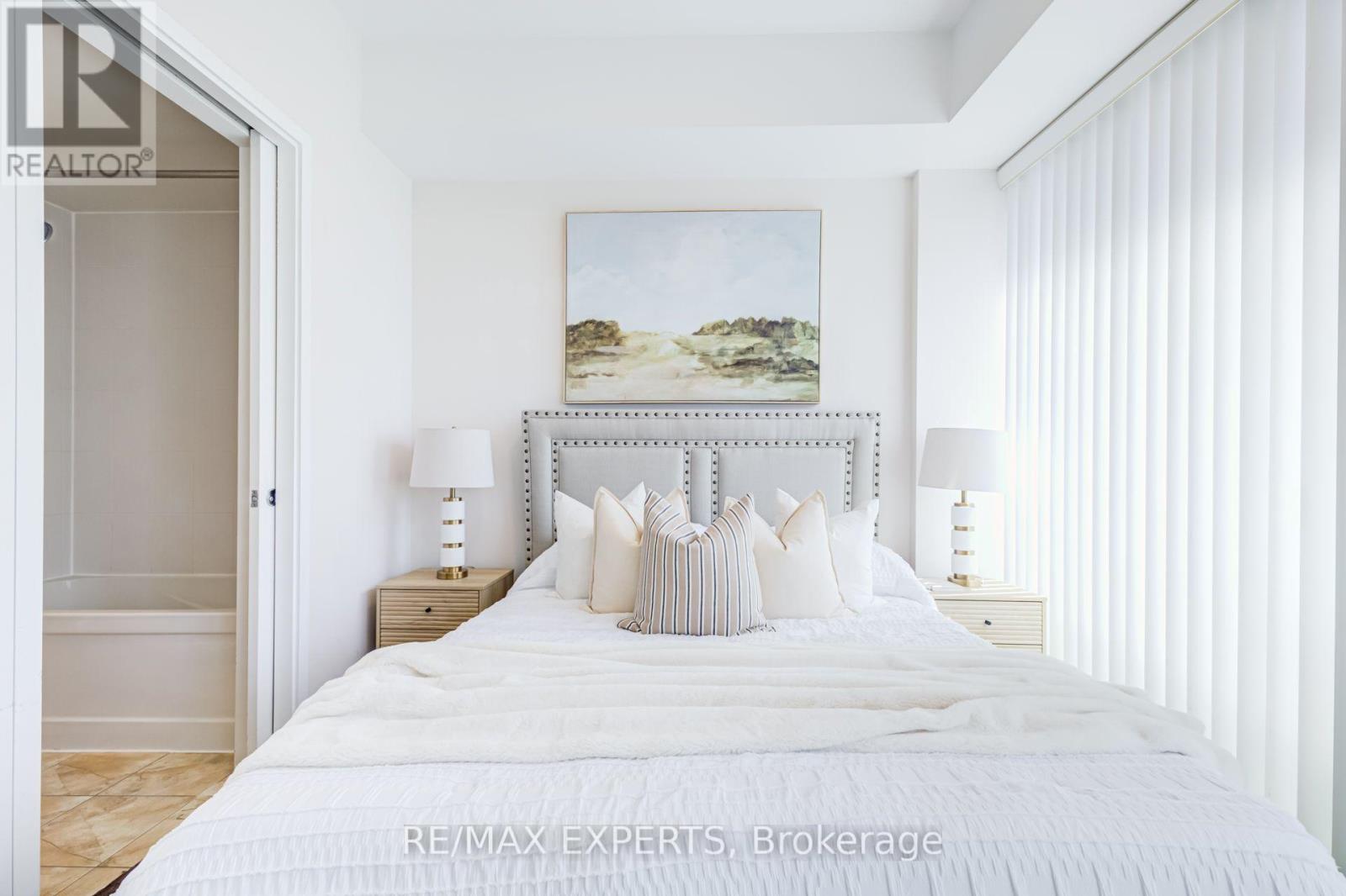 #1504 12 YORK STREET - 18
