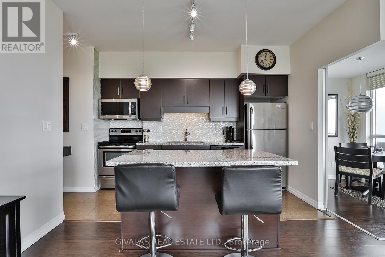 #2110 30 HERONS HILL WAY - 12