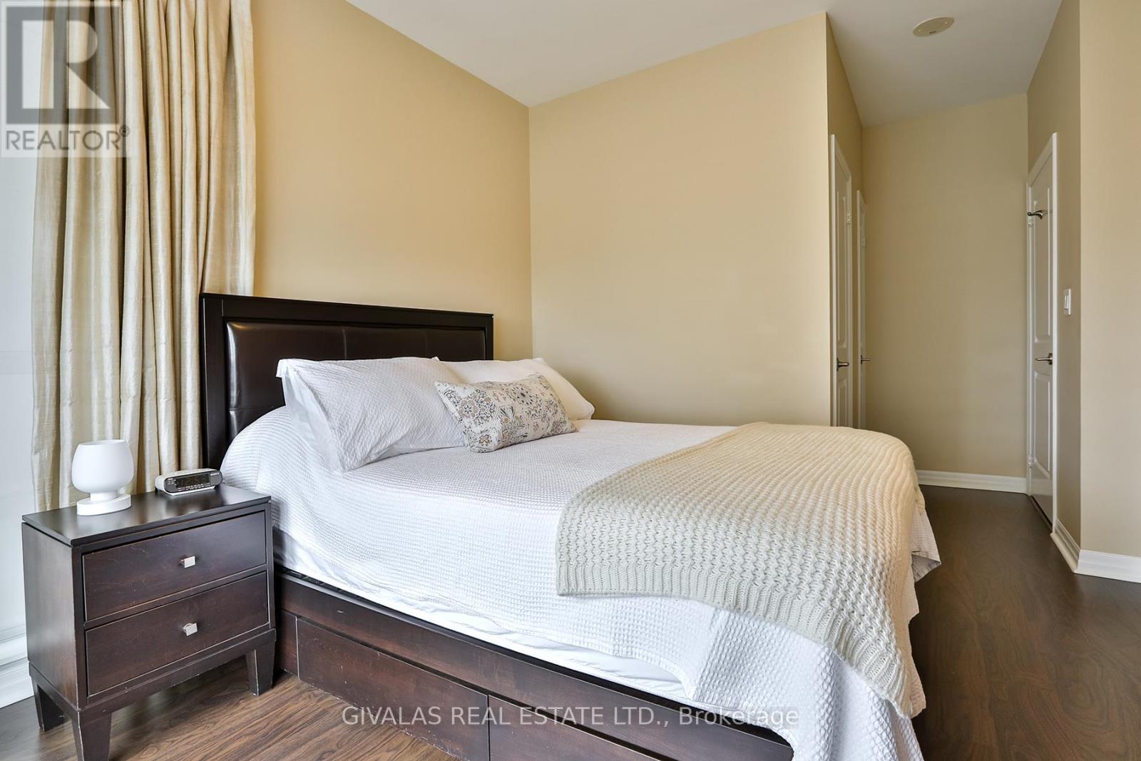 #2110 30 HERONS HILL WAY - 23
