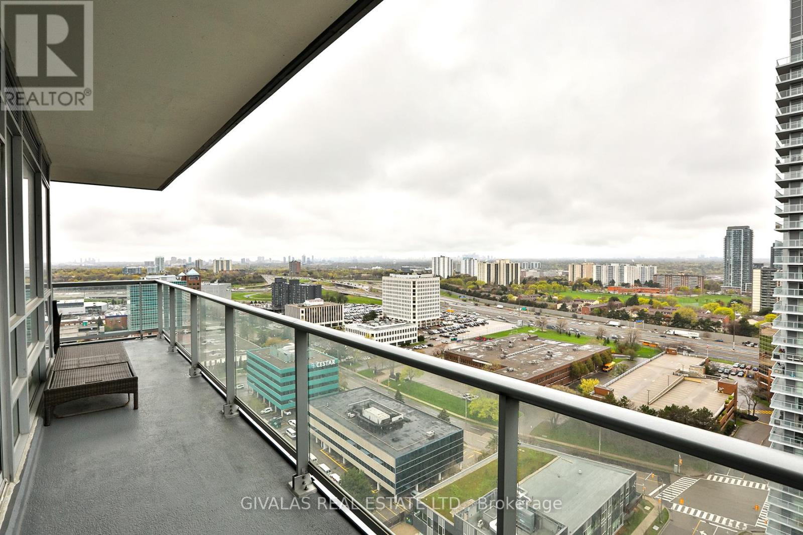 #2110 30 HERONS HILL WAY - 27