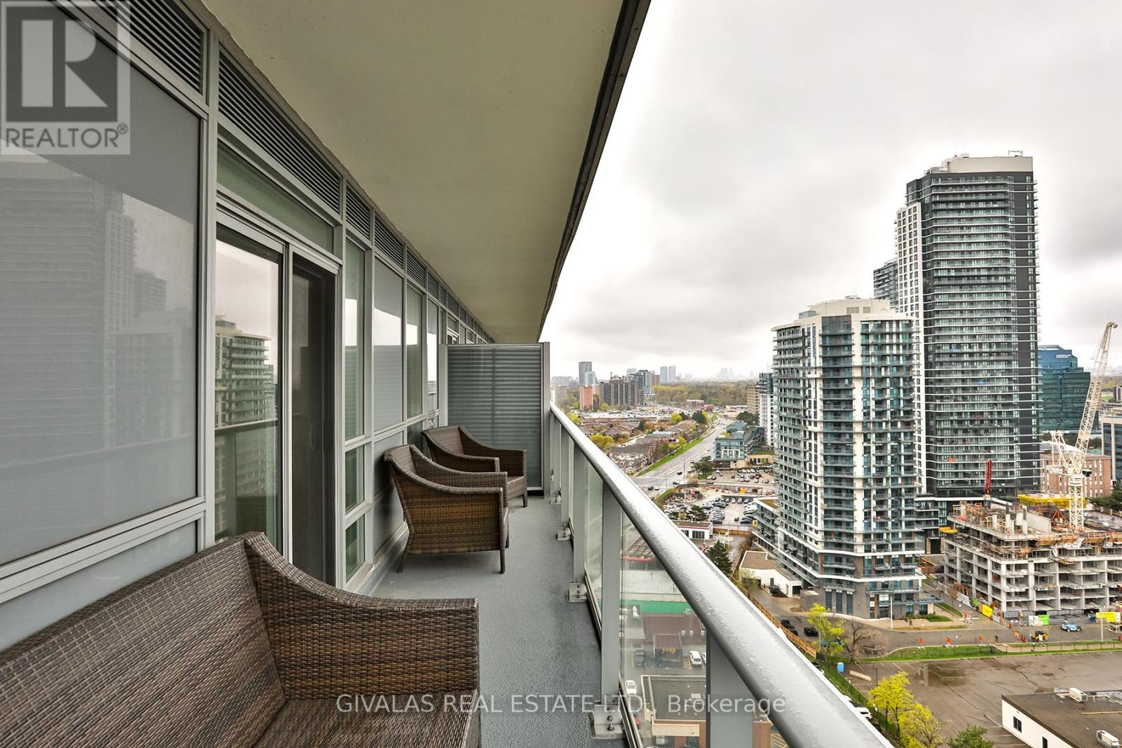#2110 30 HERONS HILL WAY - 31