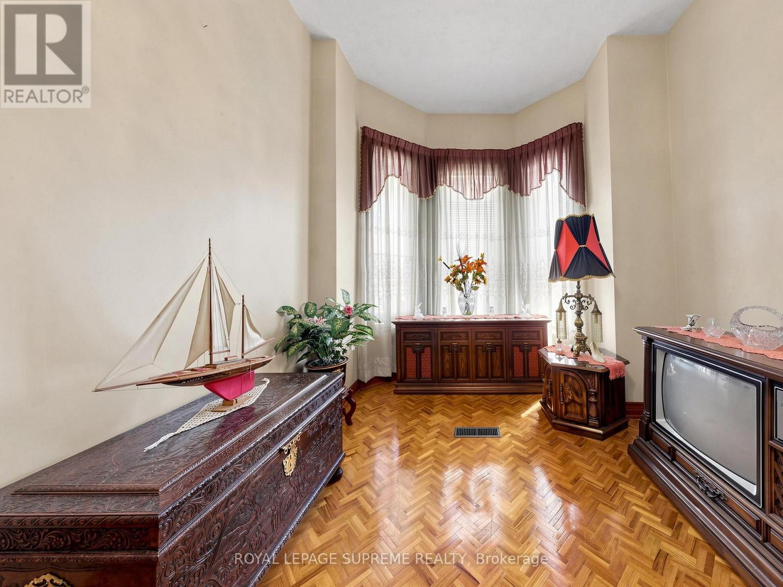 196 PALMERSTON AVENUE - 12