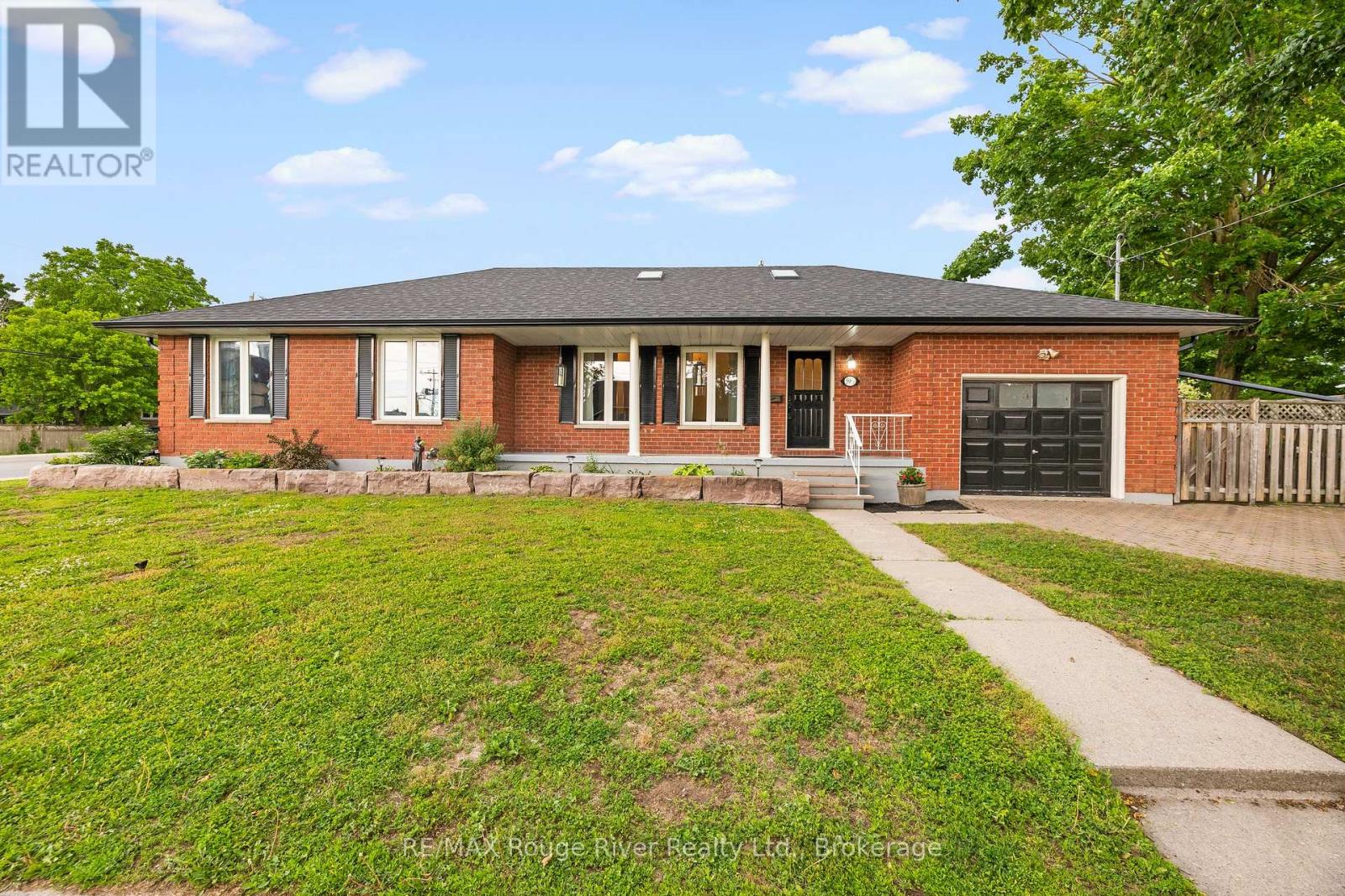 59 1/2 VICTORIA AVENUE N - 1