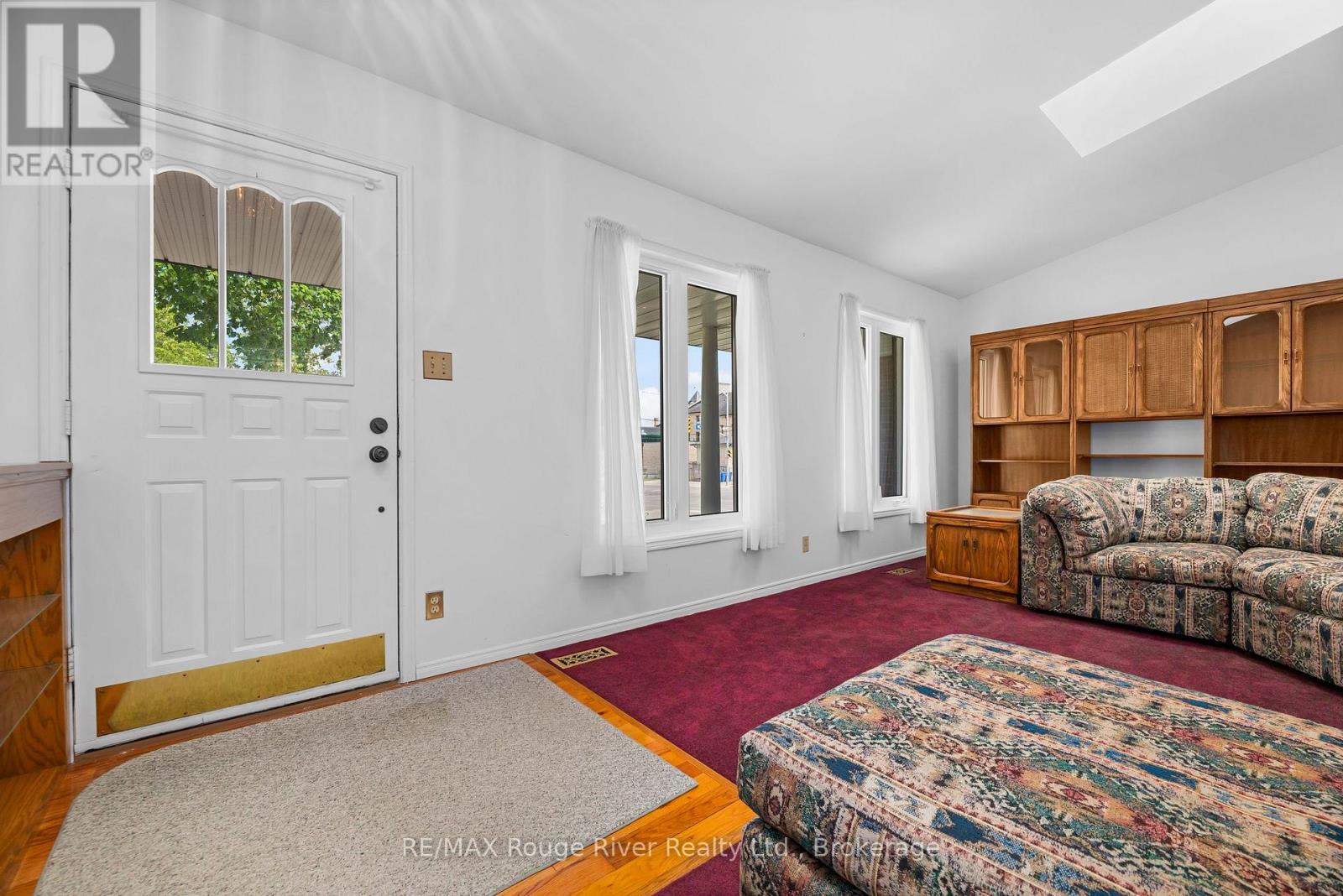 59 1/2 VICTORIA AVENUE N - 11