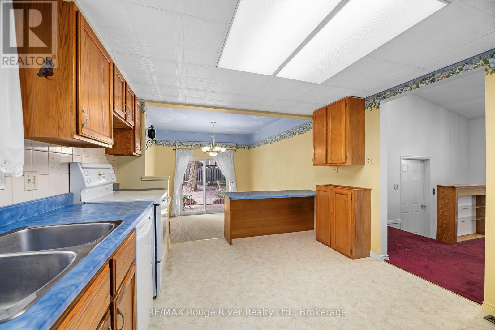 59 1/2 VICTORIA AVENUE N - 14