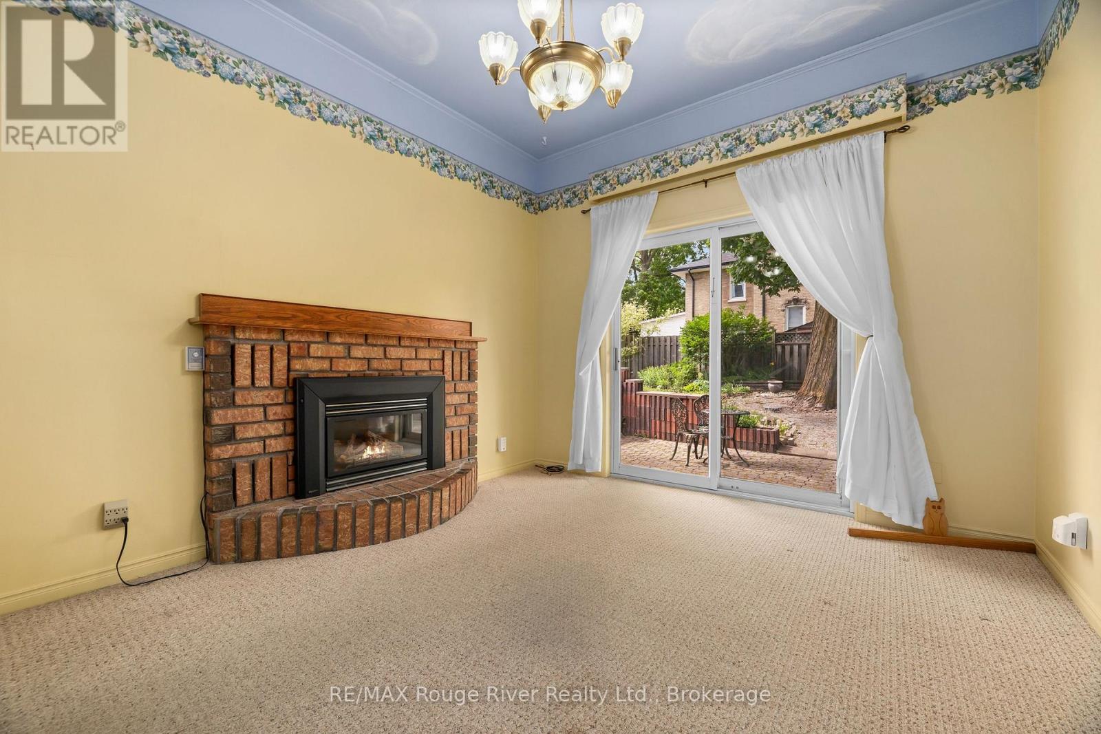 59 1/2 VICTORIA AVENUE N - 17