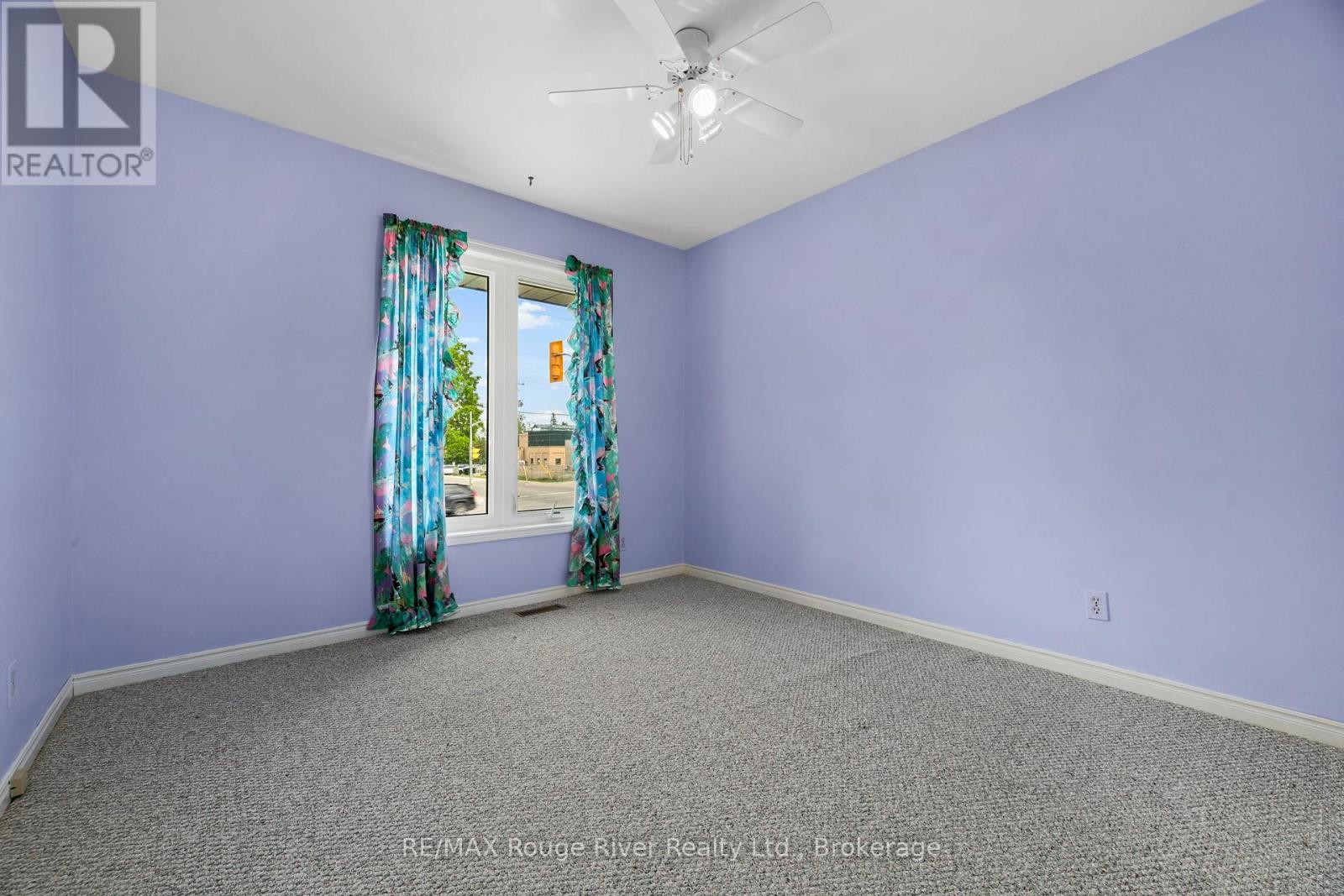59 1/2 VICTORIA AVENUE N - 25