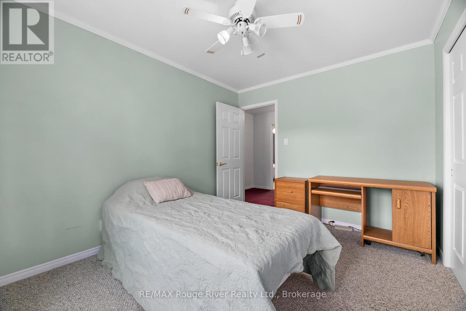 59 1/2 VICTORIA AVENUE N - 28