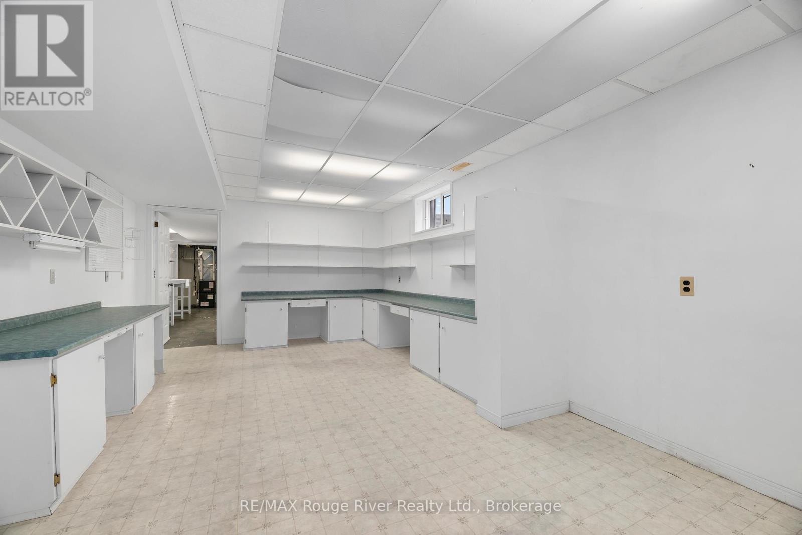 59 1/2 VICTORIA AVENUE N - 34