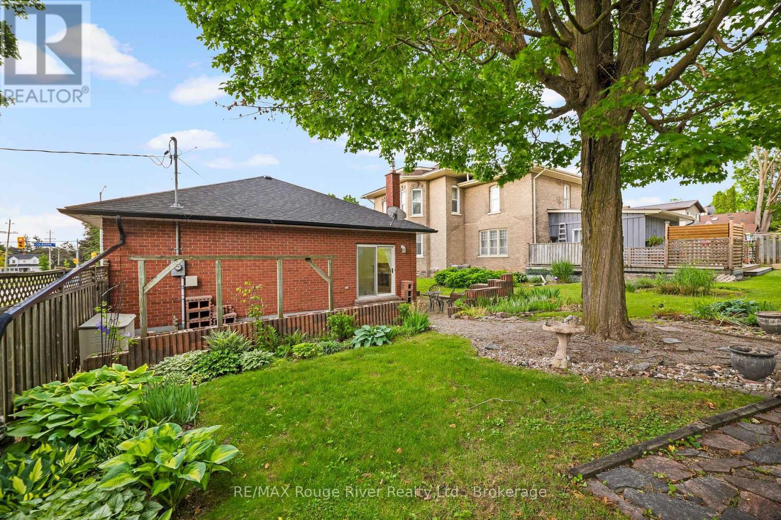 59 1/2 VICTORIA AVENUE N - 6