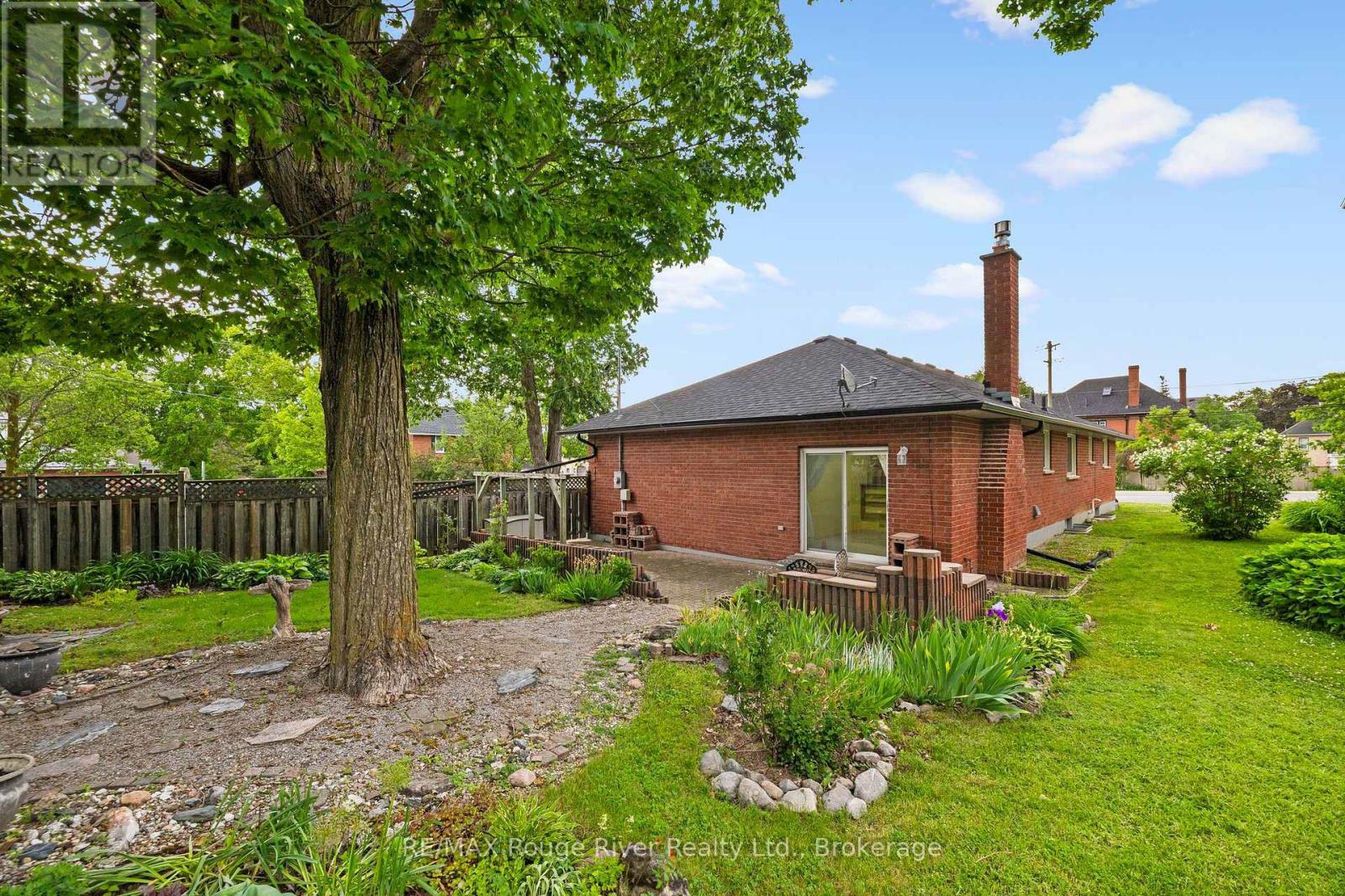 59 1/2 VICTORIA AVENUE N - 7