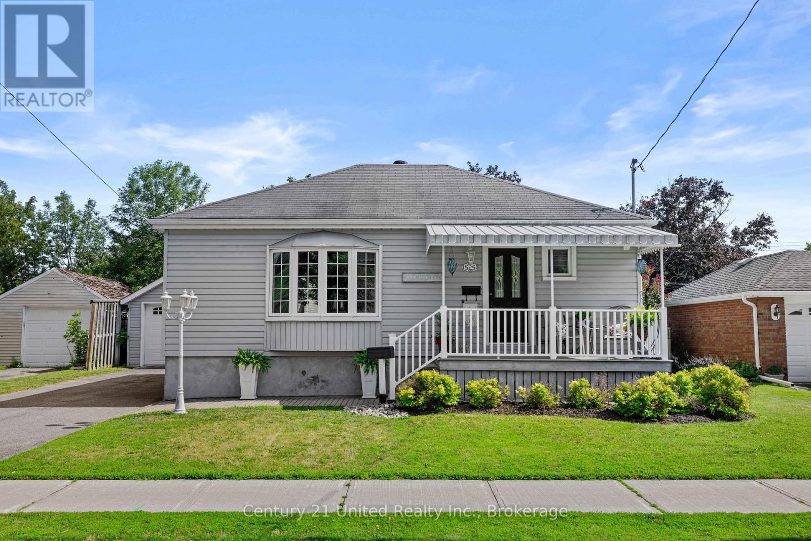 525 HOWDEN STREET - 1