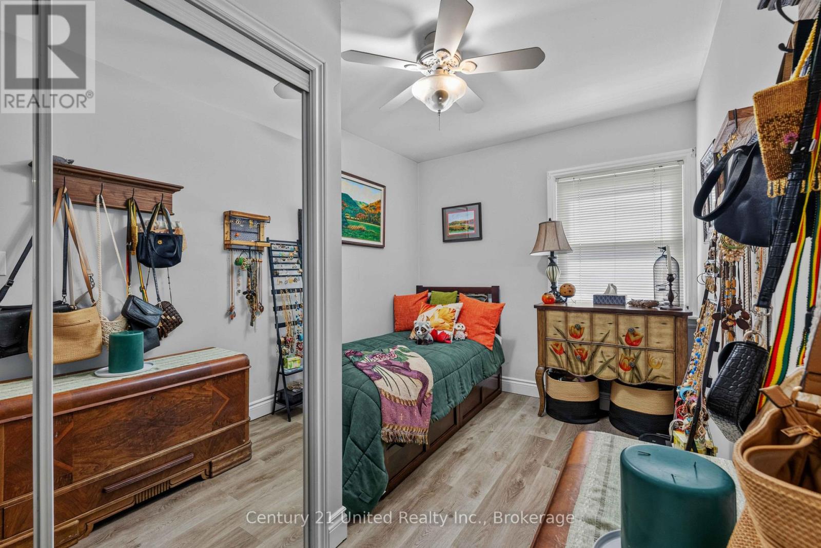 525 HOWDEN STREET - 18