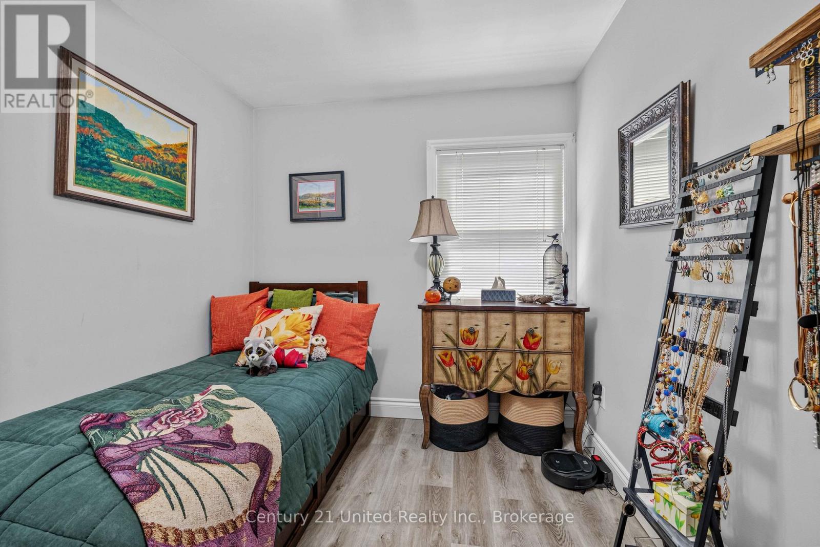 525 HOWDEN STREET - 19