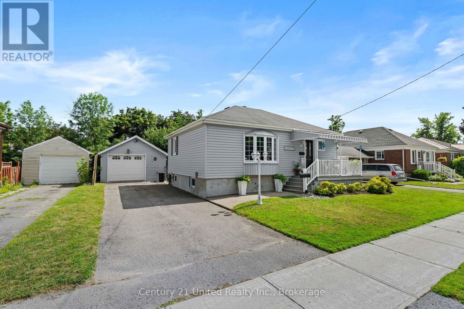 525 HOWDEN STREET - 2
