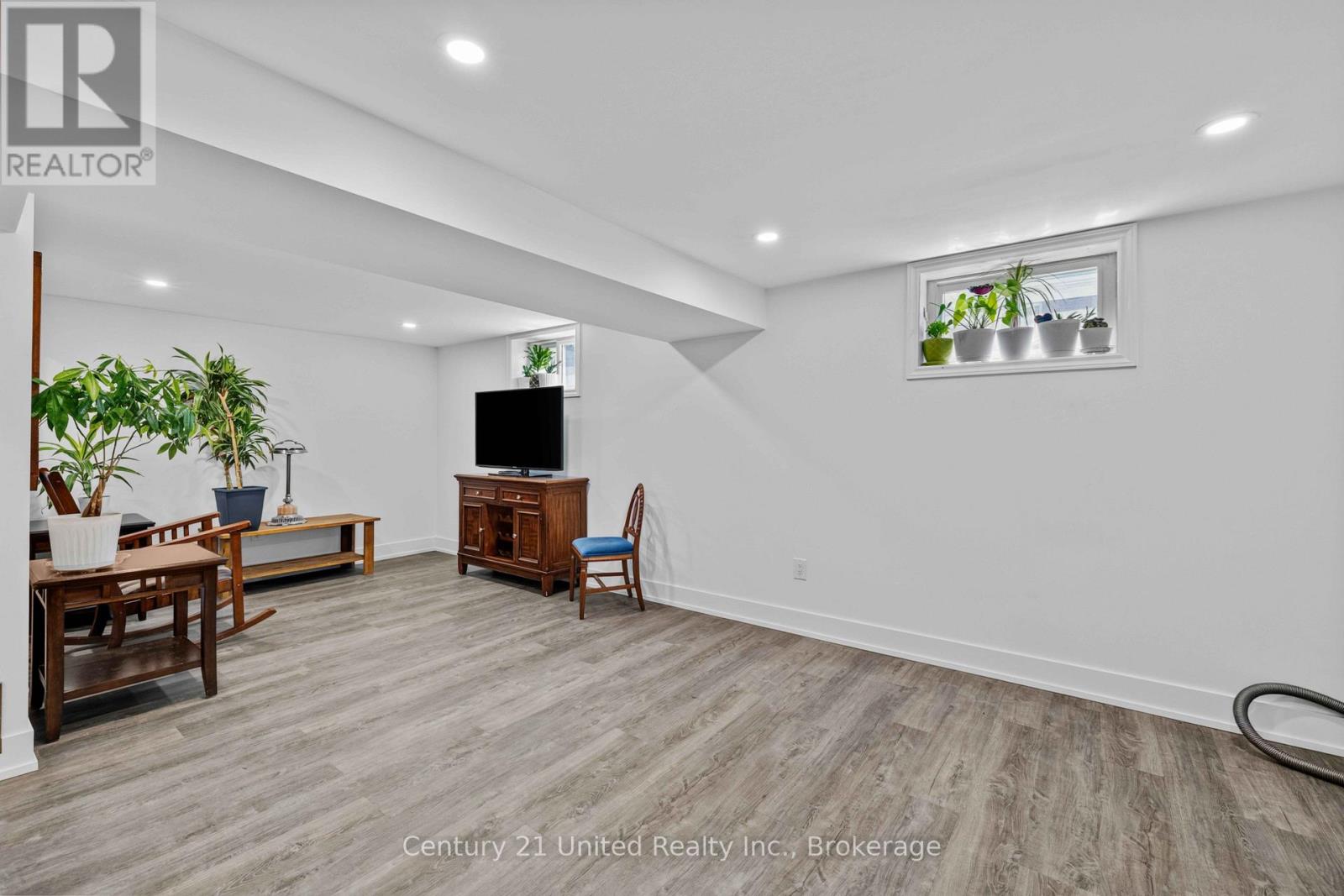 525 HOWDEN STREET - 22
