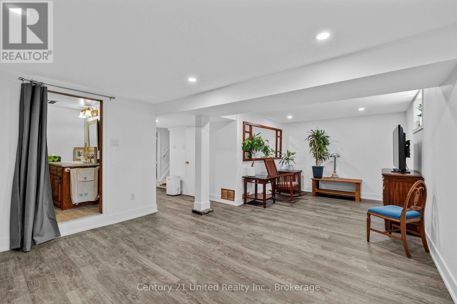 525 HOWDEN STREET - 23