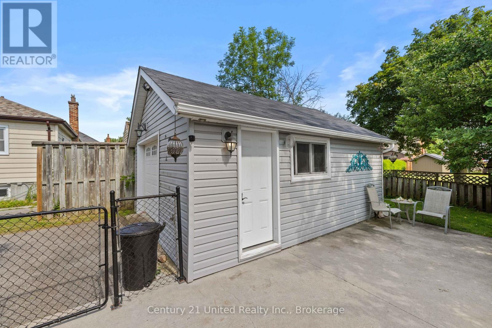 525 HOWDEN STREET - 4