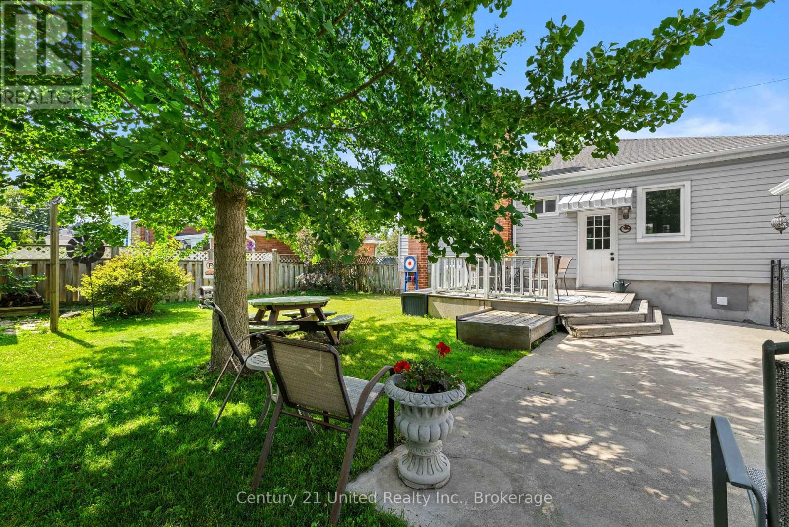 525 HOWDEN STREET - 7