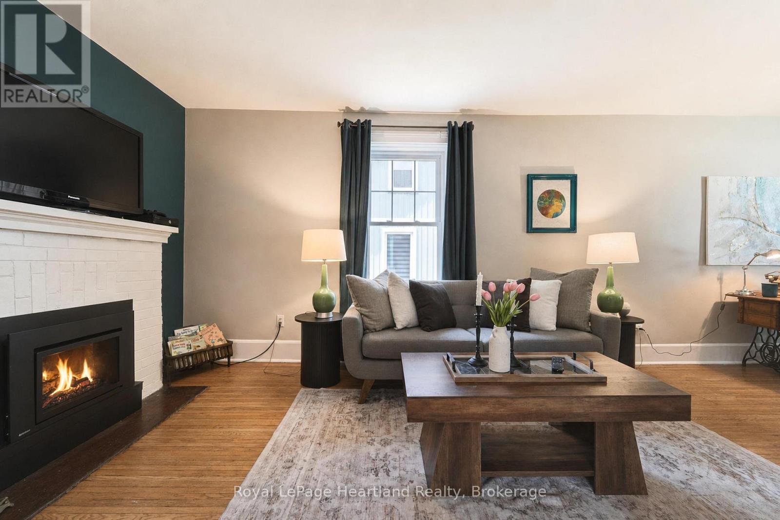 114 ELGIN AVENUE E - 11