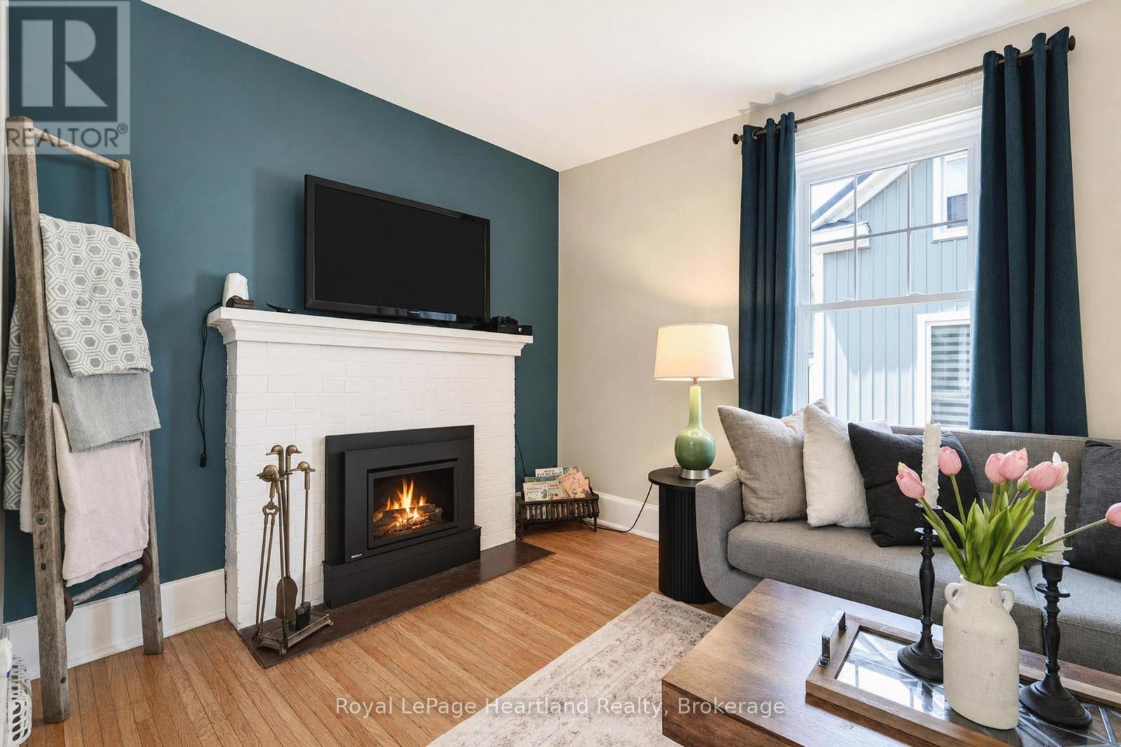 114 ELGIN AVENUE E - 12