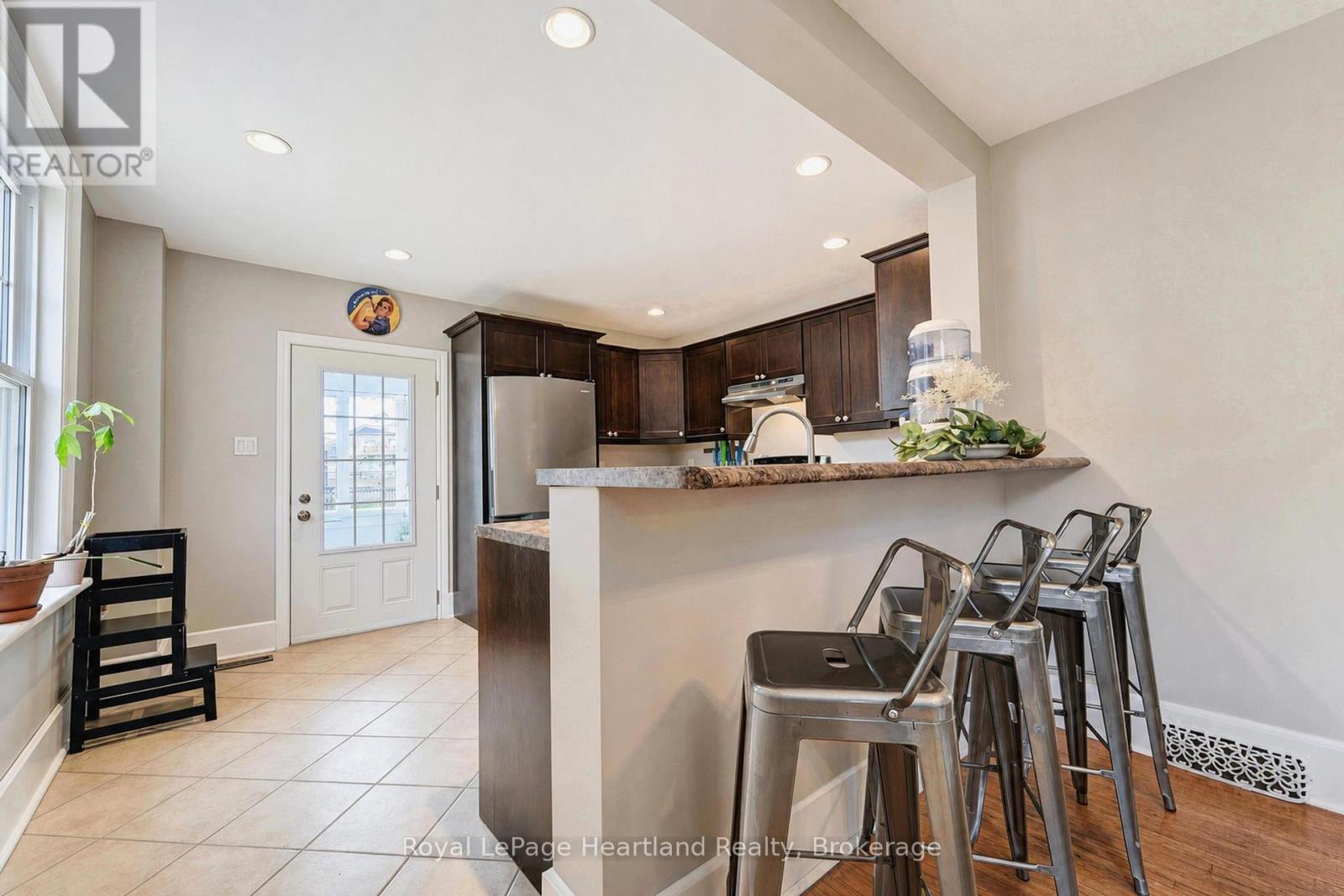 114 ELGIN AVENUE E - 16