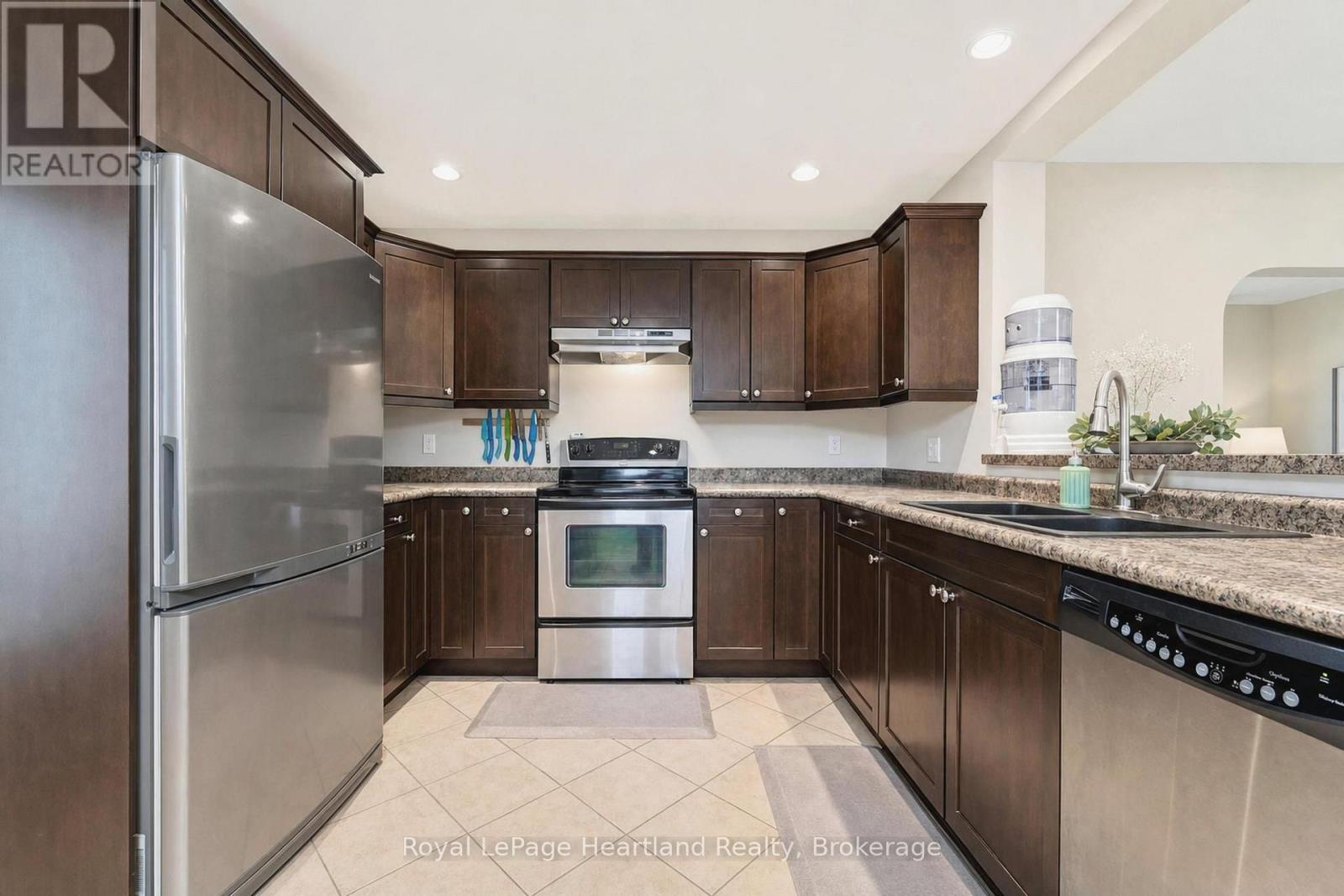 114 ELGIN AVENUE E - 17