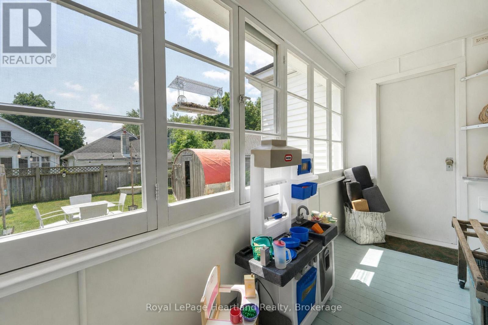 114 ELGIN AVENUE E - 21