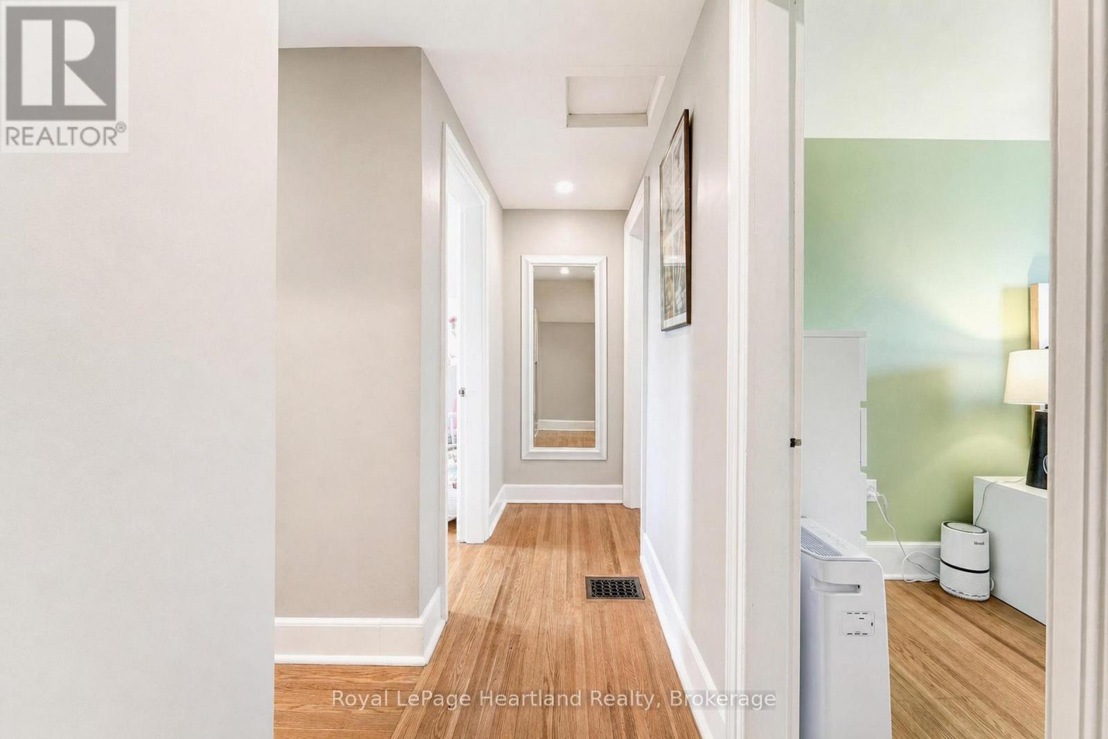 114 ELGIN AVENUE E - 22