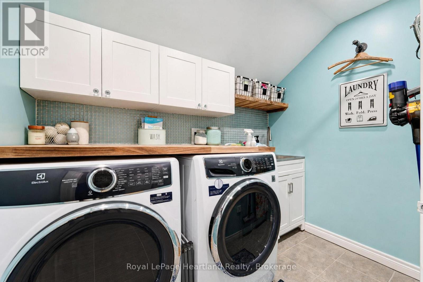 114 ELGIN AVENUE E - 26