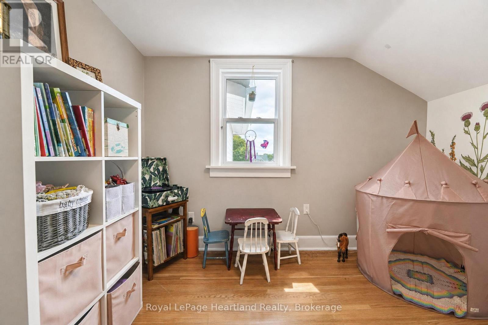 114 ELGIN AVENUE E - 31