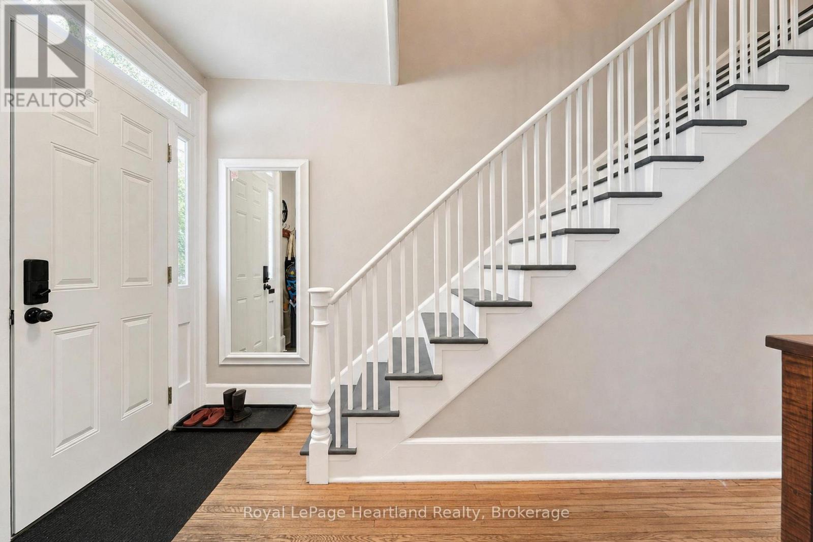 114 ELGIN AVENUE E - Image 7