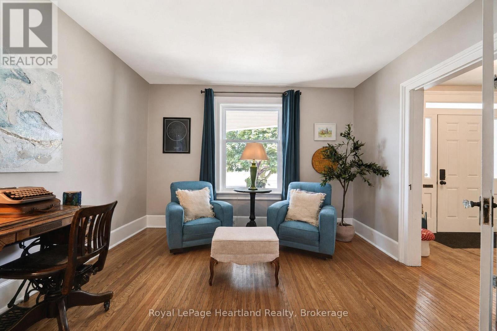 114 ELGIN AVENUE E - 9