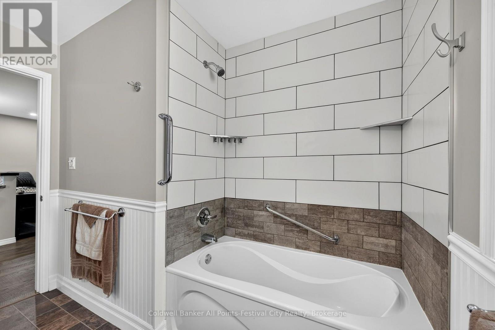 128 CAMBRIA ROAD N - Image 20