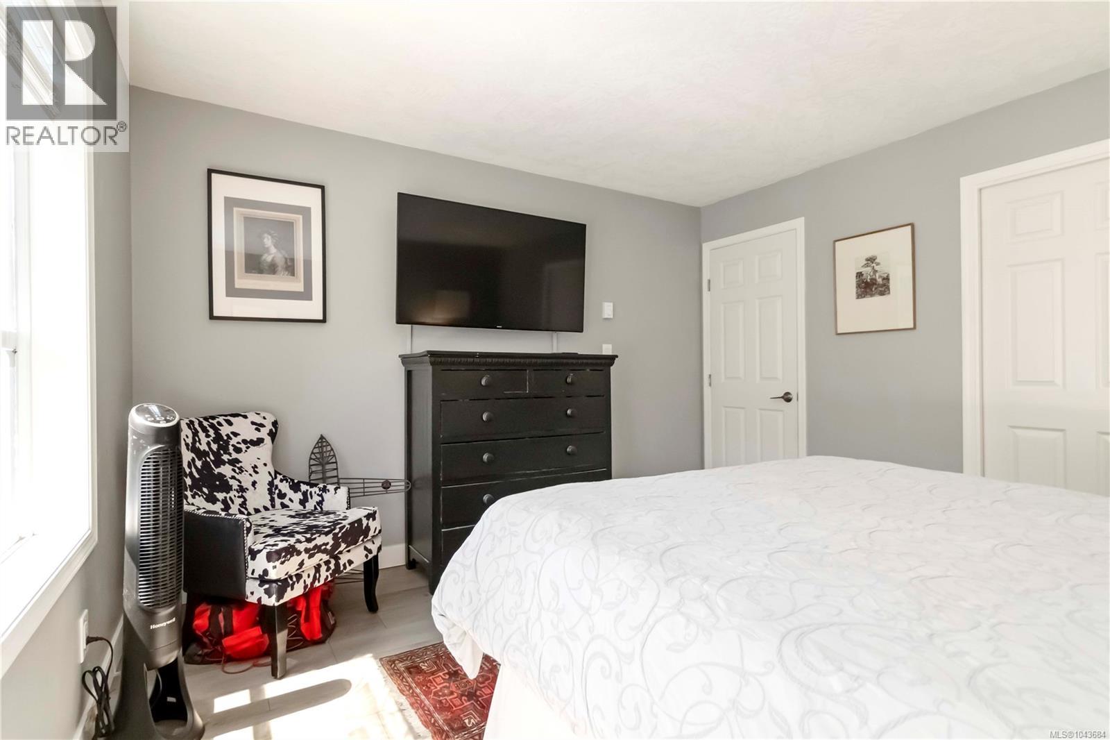 #203 9945 Fifth St - 20