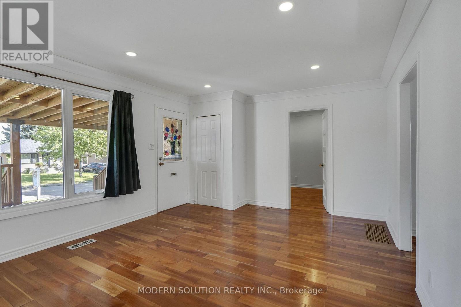 31 ELM STREET - Image 11