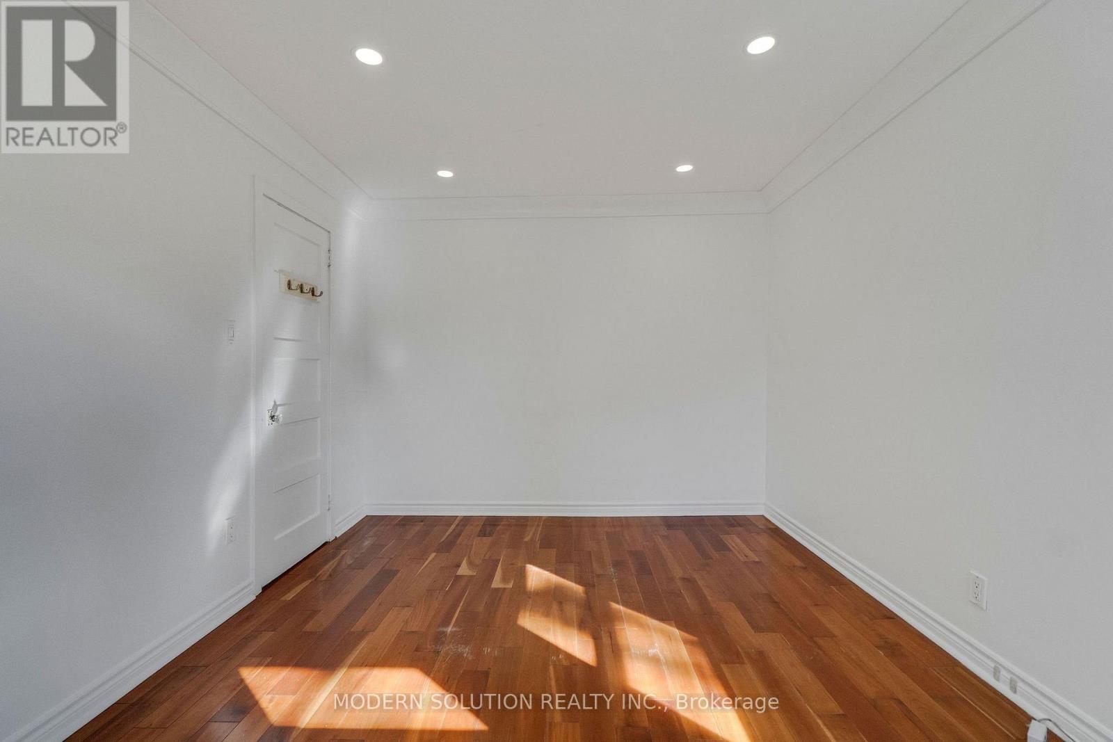 31 ELM STREET - Image 18