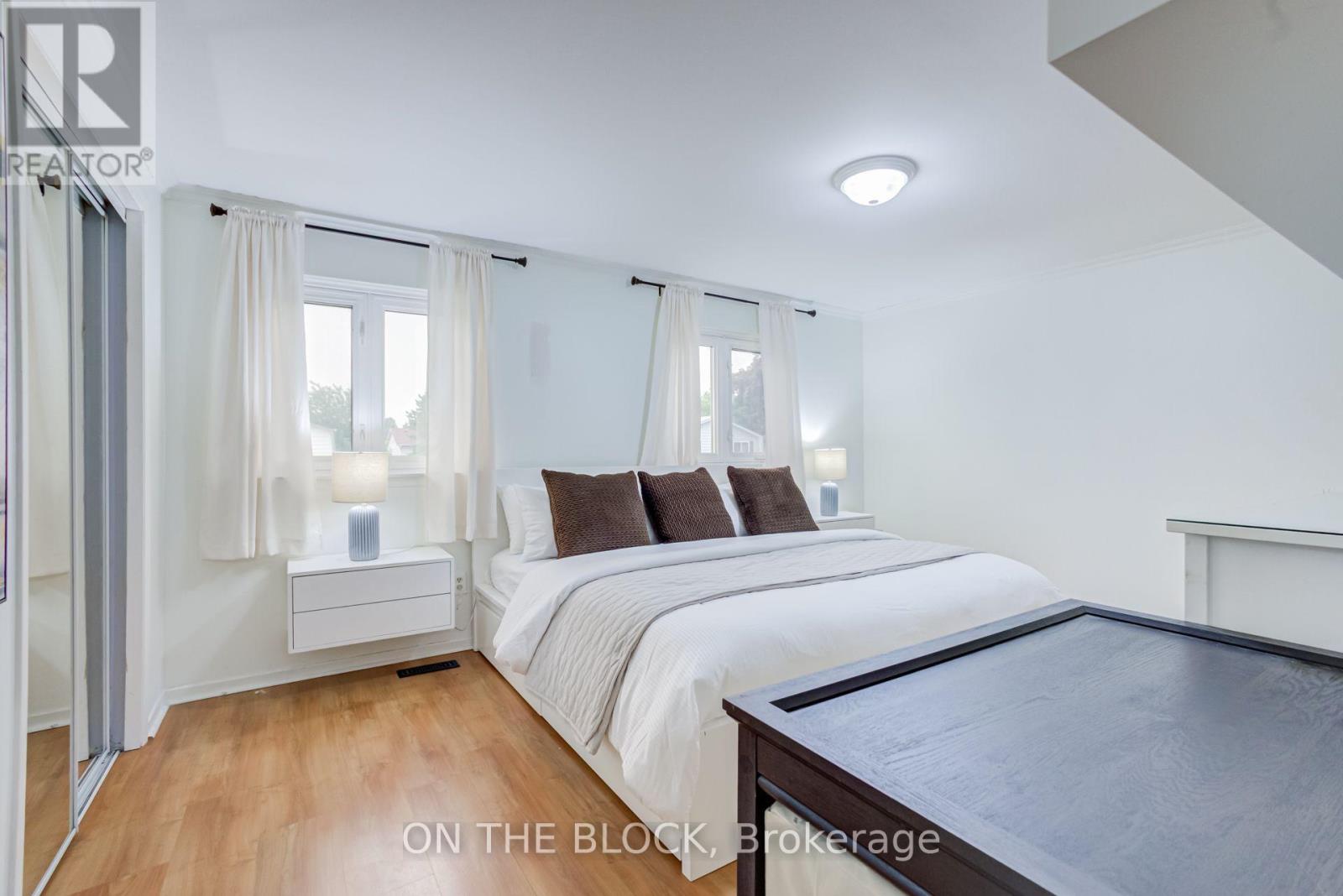 7 CHOPIN COURT - 16
