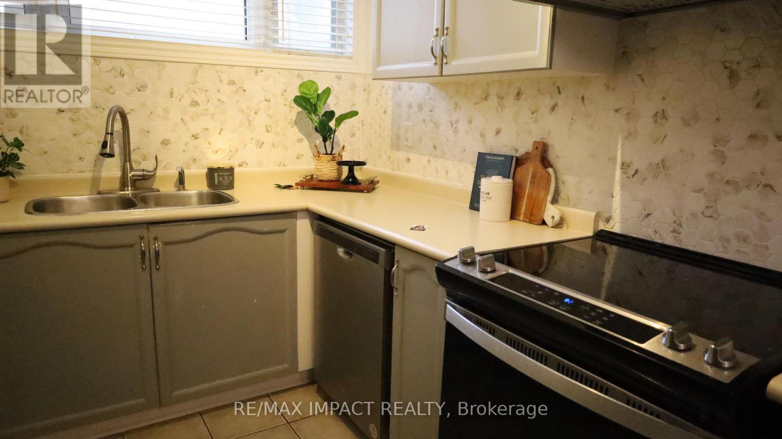 11 FENWICK AVENUE - 10