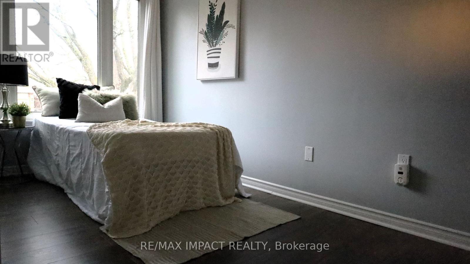 11 FENWICK AVENUE - 37