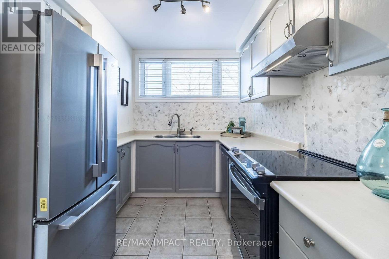 11 FENWICK AVENUE - 8