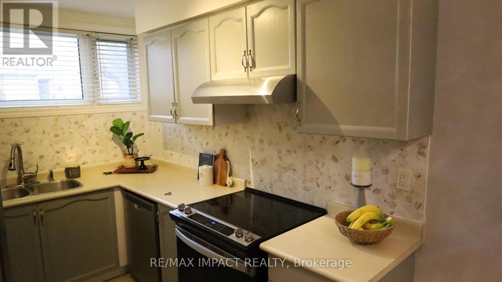 11 FENWICK AVENUE - 9