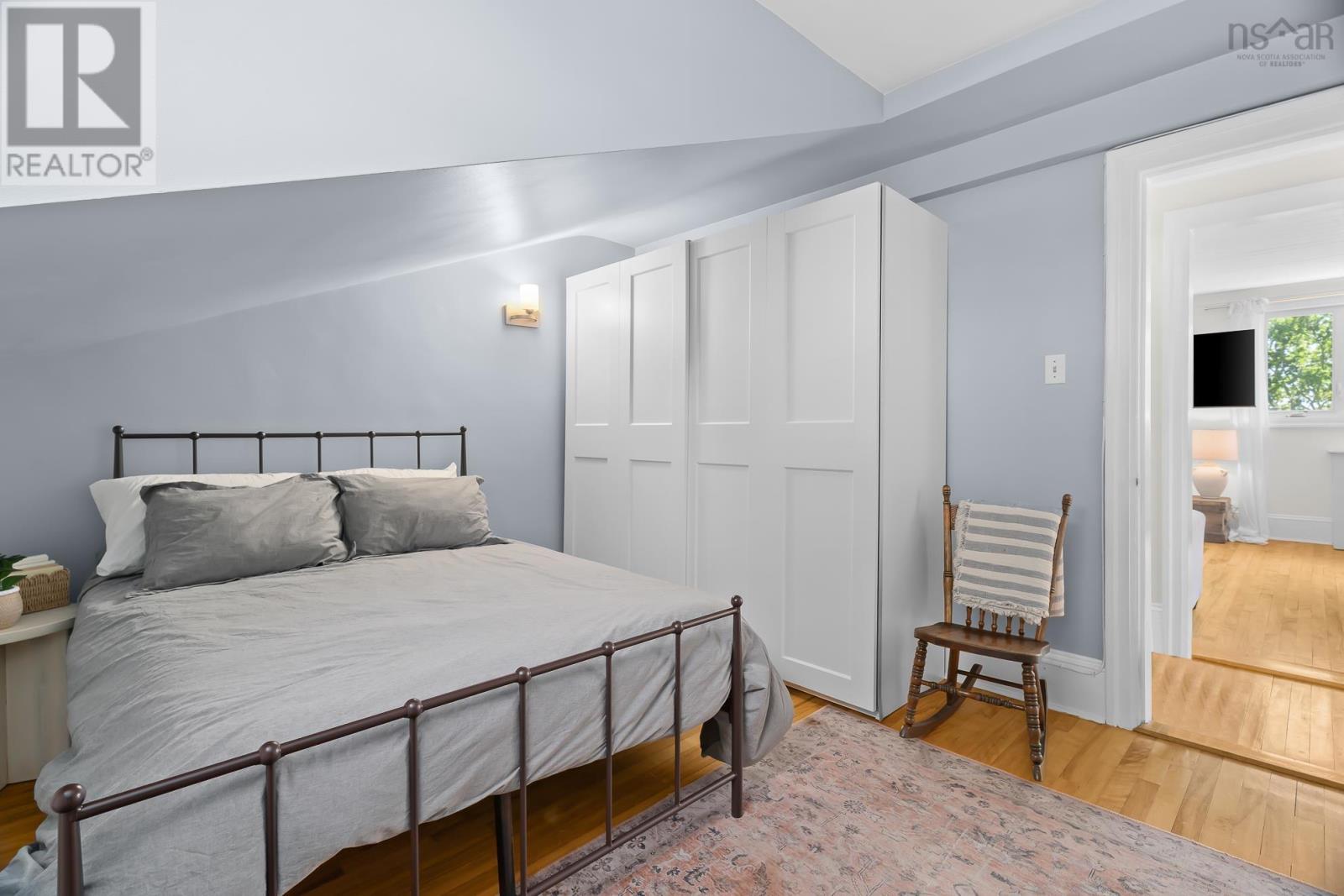 Property 21 of 40 of 5 1991 Prince Arthur Street