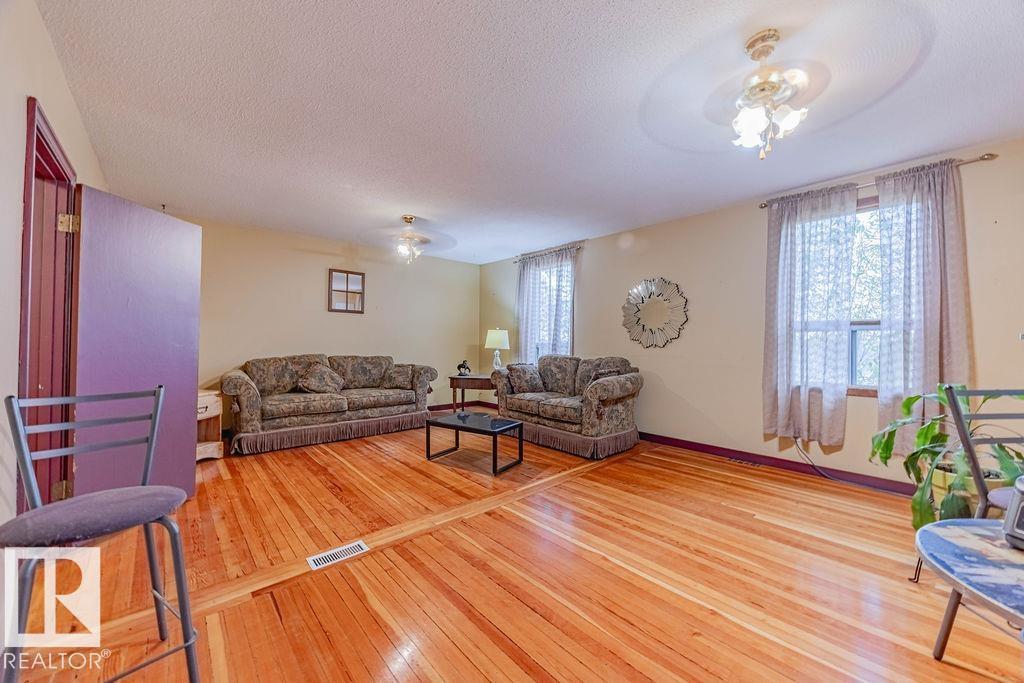 4912 50 ST - Image 38