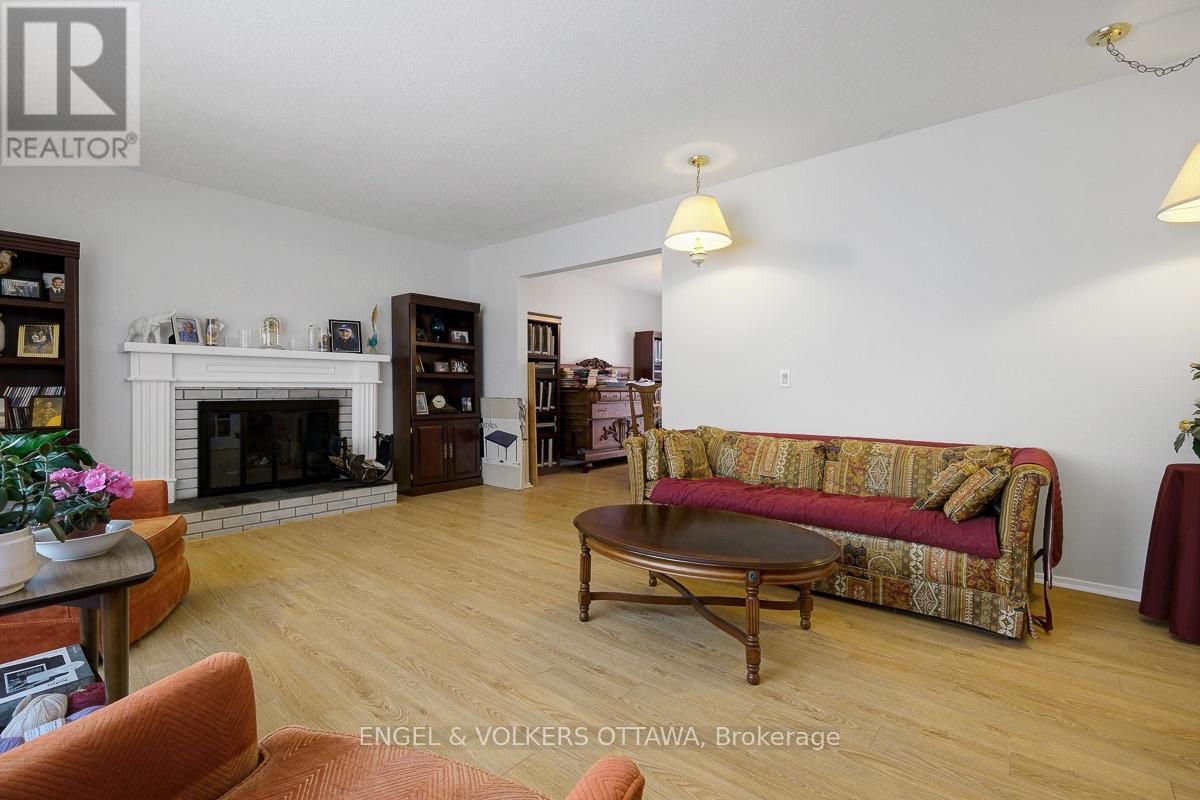 2695 HICKSON CRESCENT S - 10
