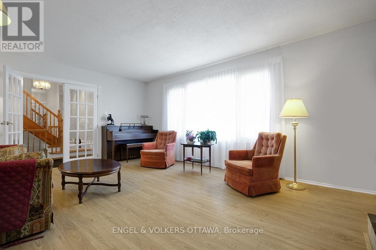 2695 HICKSON CRESCENT S - 12