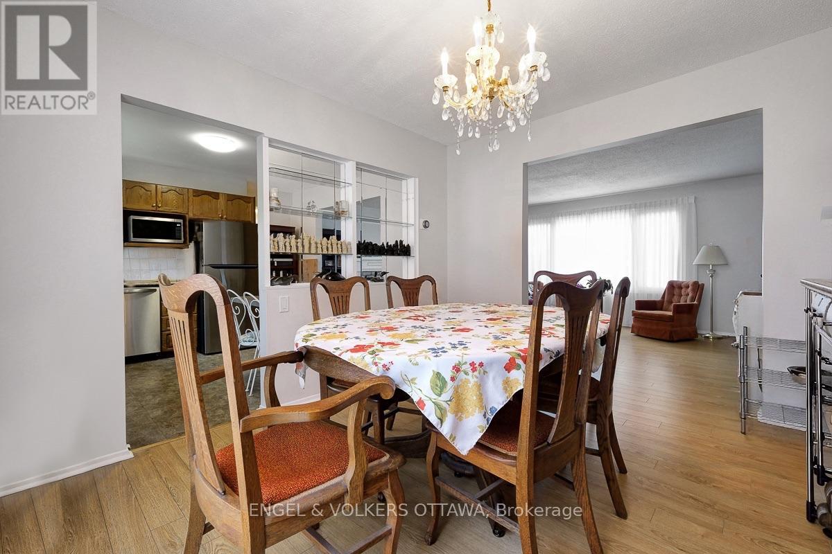 2695 HICKSON CRESCENT S - 16