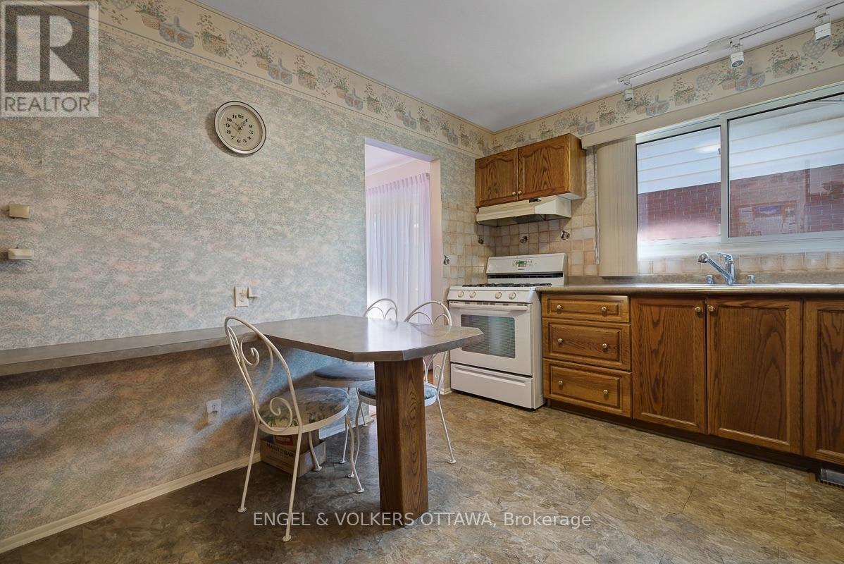 2695 HICKSON CRESCENT S - 19