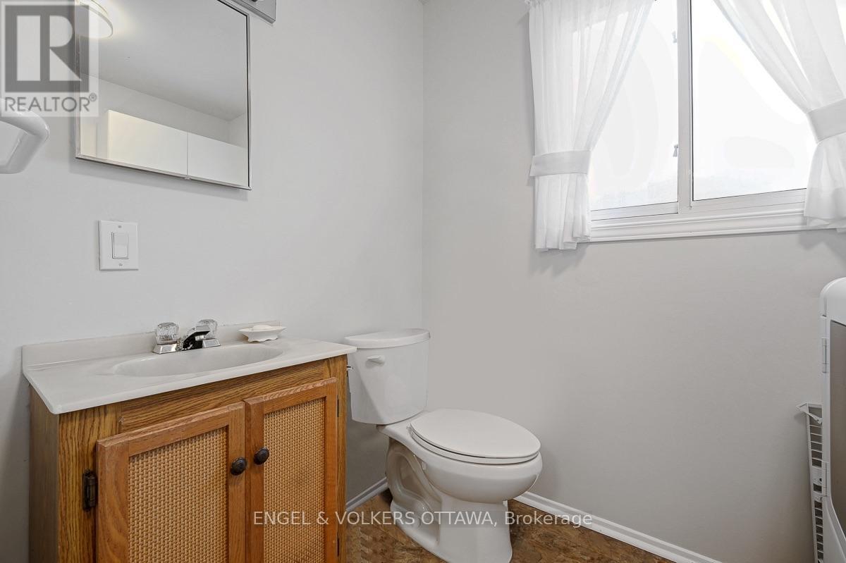 2695 HICKSON CRESCENT S - 21