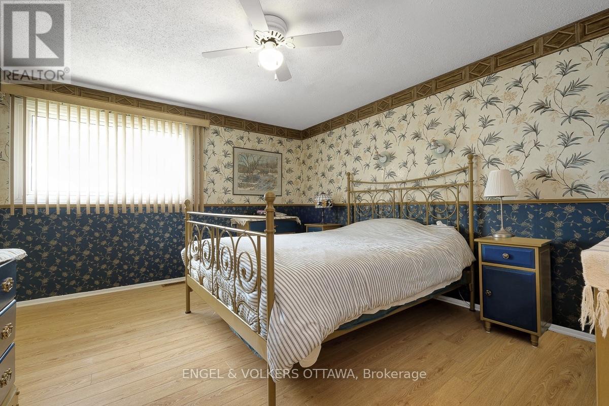 2695 HICKSON CRESCENT S - 22